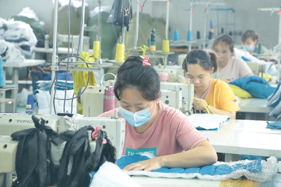 殷塆村服裝廠 曹錦軍.jpg