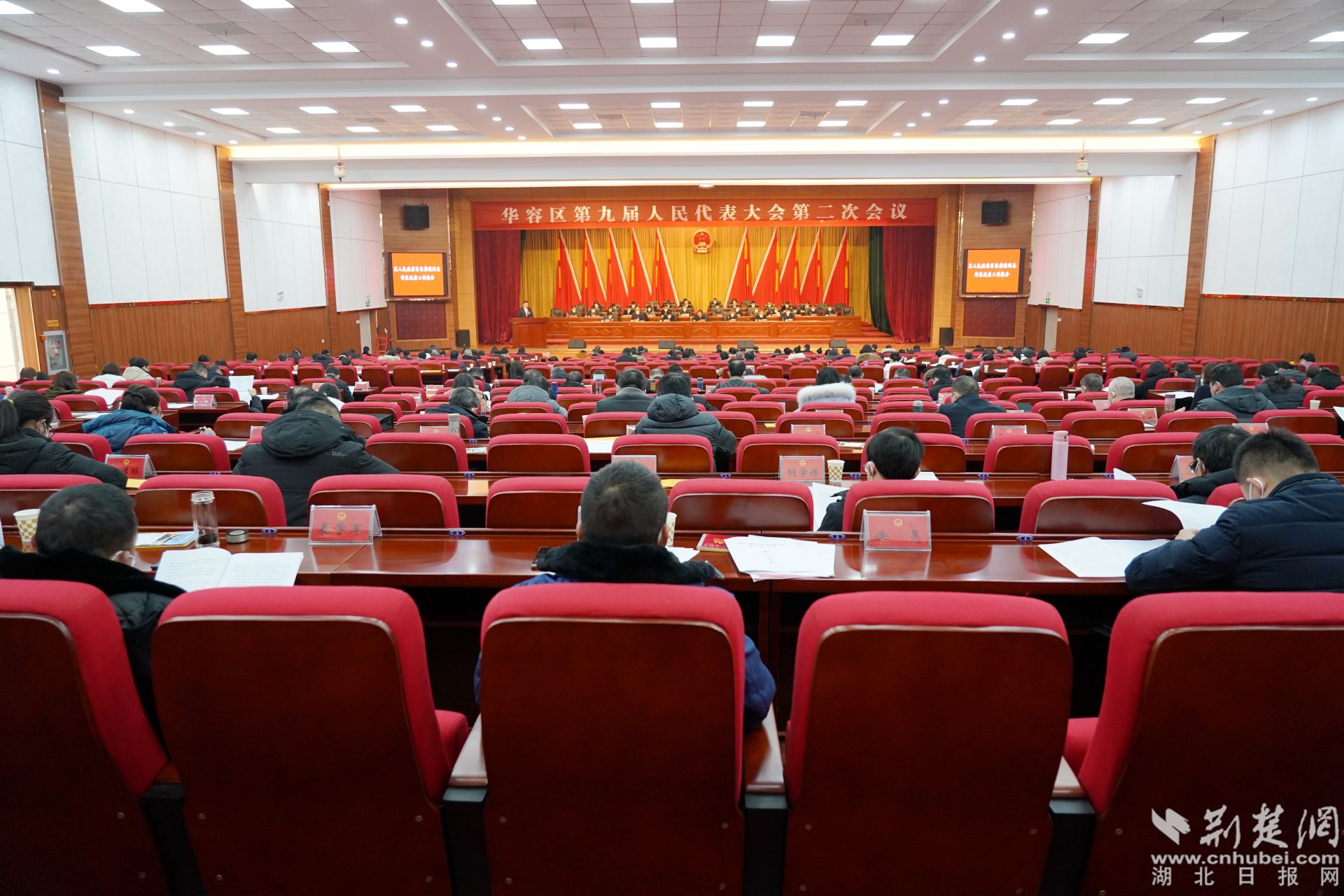 華容區(qū)第九屆人民代表大會第二次會議現(xiàn)場。.JPG.JPG