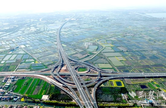 鐵、水、公、空立體式交通運(yùn)輸通道連線成網(wǎng)_副本.jpg