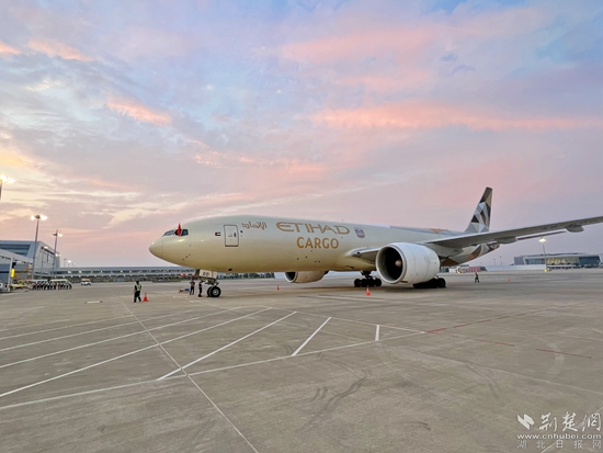 飛機(jī)?？客戤?。金康 攝.jpeg